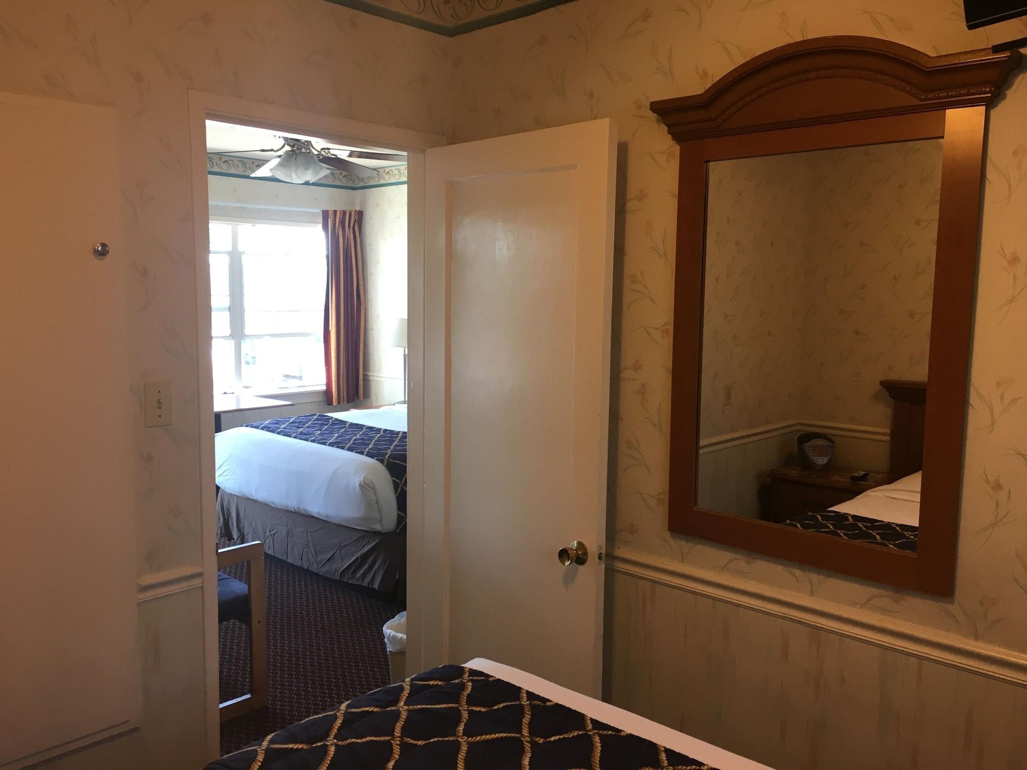 The Palomar Motel 2*
